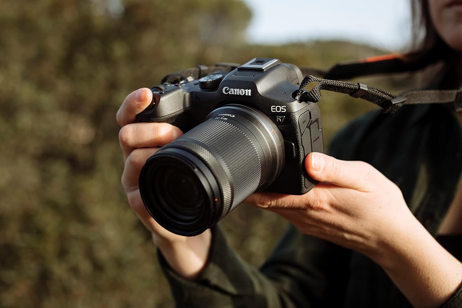 Canon EOS R7 Mirrorless Camera + RF-S 18-150mm F3.5-6.3 IS STM Lens - 32.5 MP, 15 fps | 4K Video, Wi-Fi, Bluetooth | Ideal for Wildlife, Connected High-Res image 4
